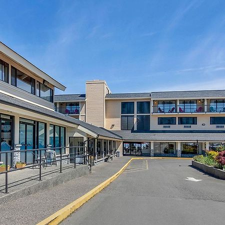 Bayside Oceanfront Resort Parksville Exterior photo