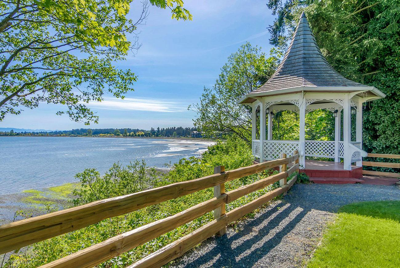 Bayside Oceanfront Resort Parksville Exterior photo