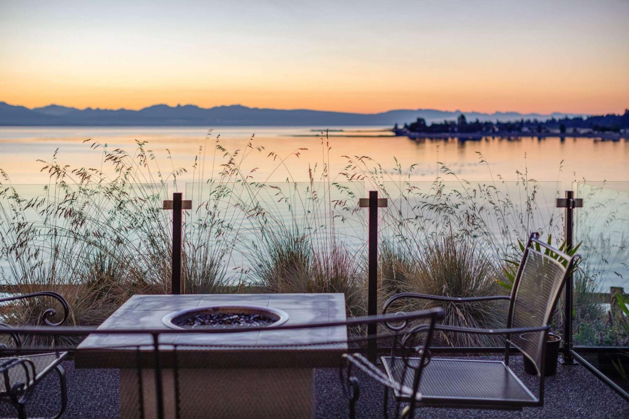 Bayside Oceanfront Resort Parksville Exterior photo