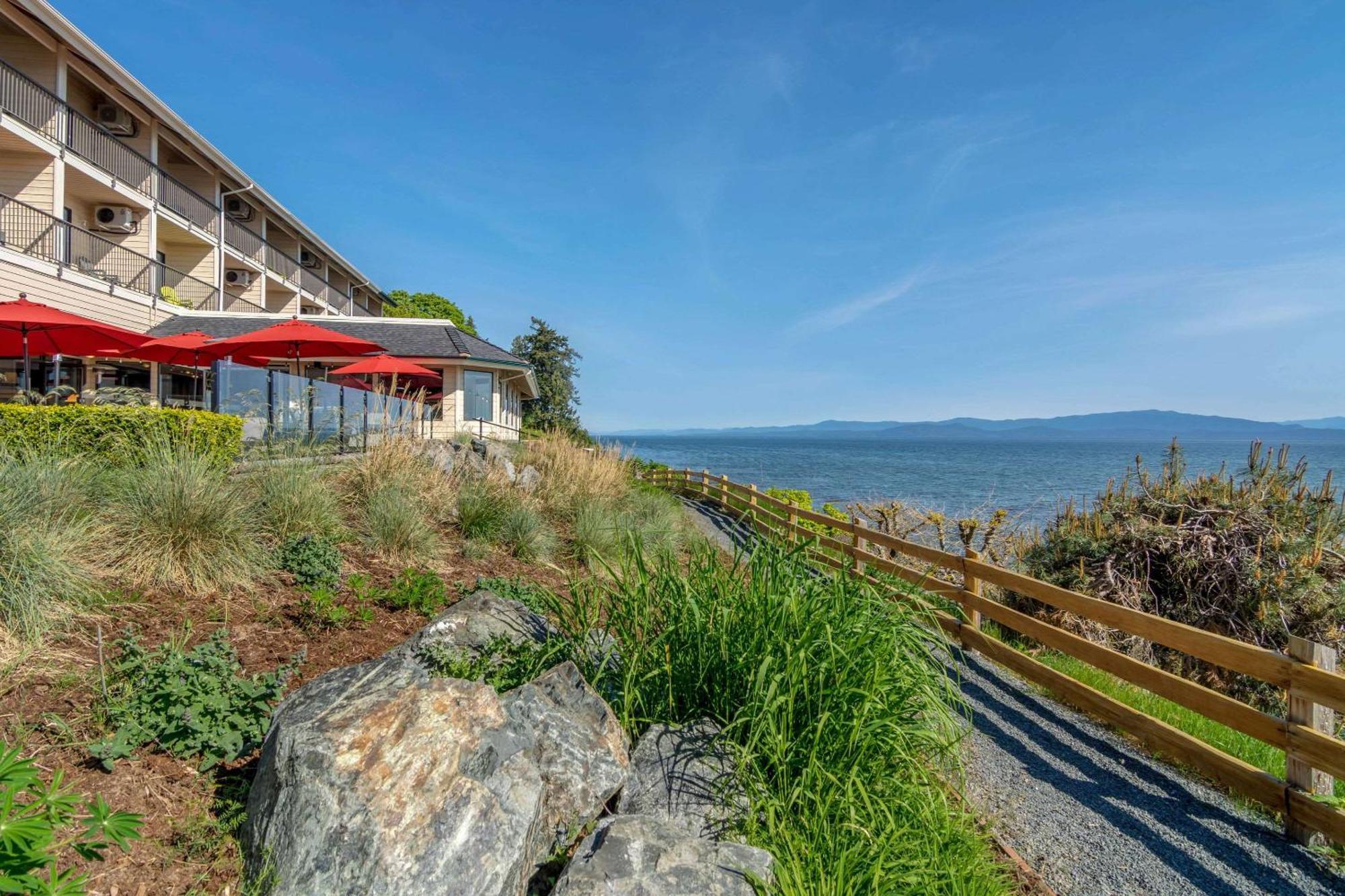 Bayside Oceanfront Resort Parksville Exterior photo