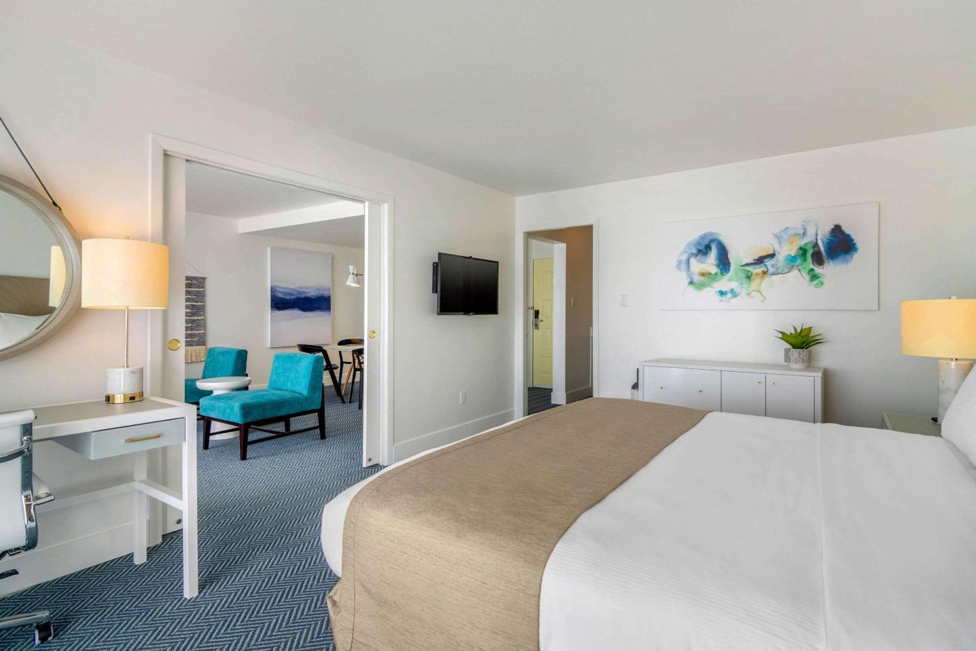 Bayside Oceanfront Resort Parksville Exterior photo