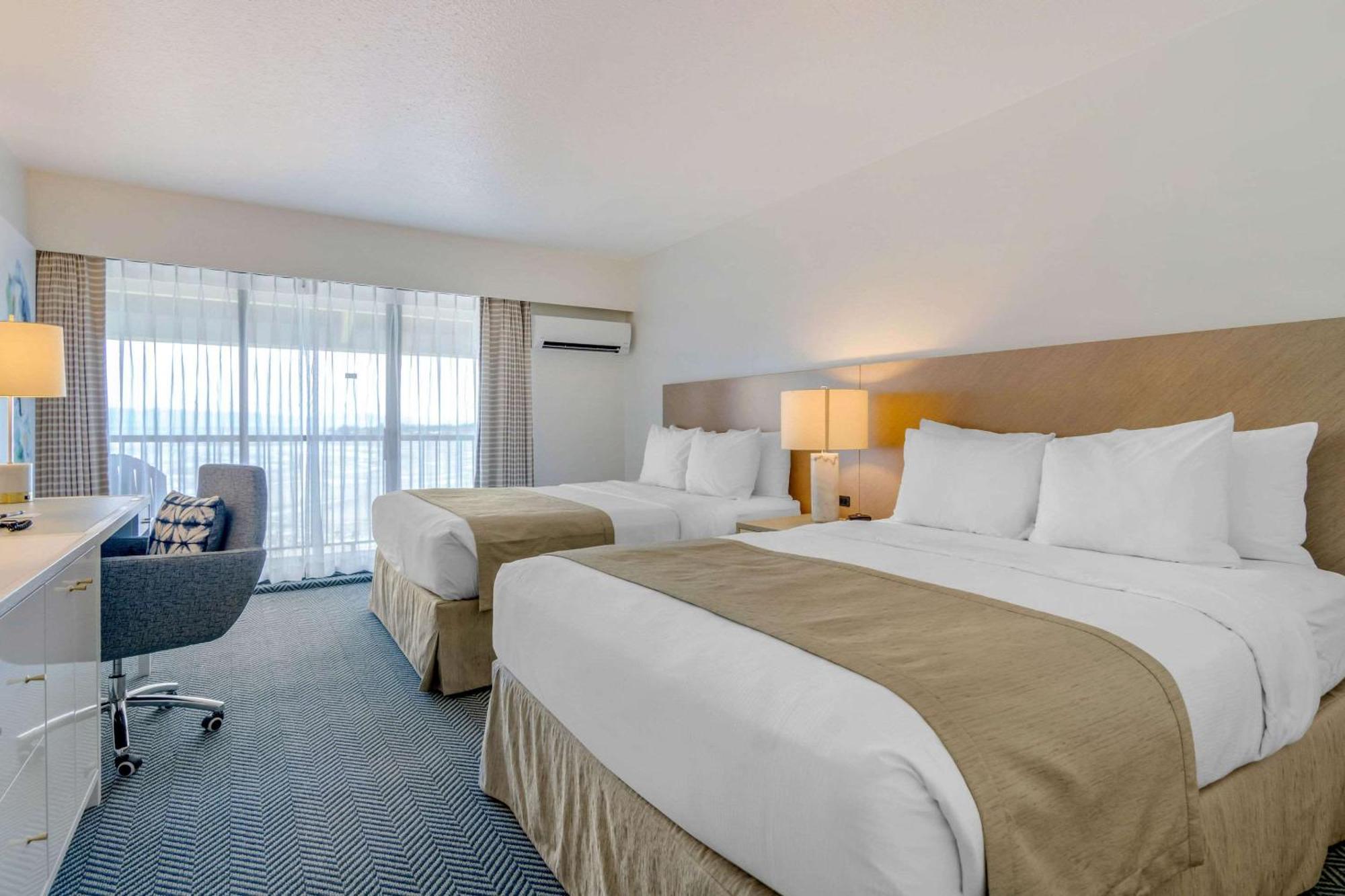 Bayside Oceanfront Resort Parksville Exterior photo