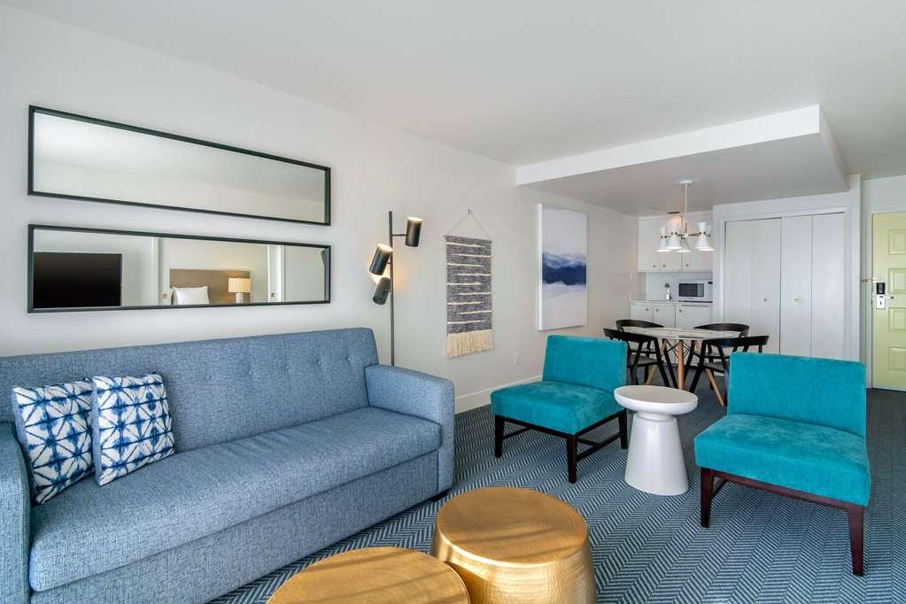 Bayside Oceanfront Resort Parksville Room photo
